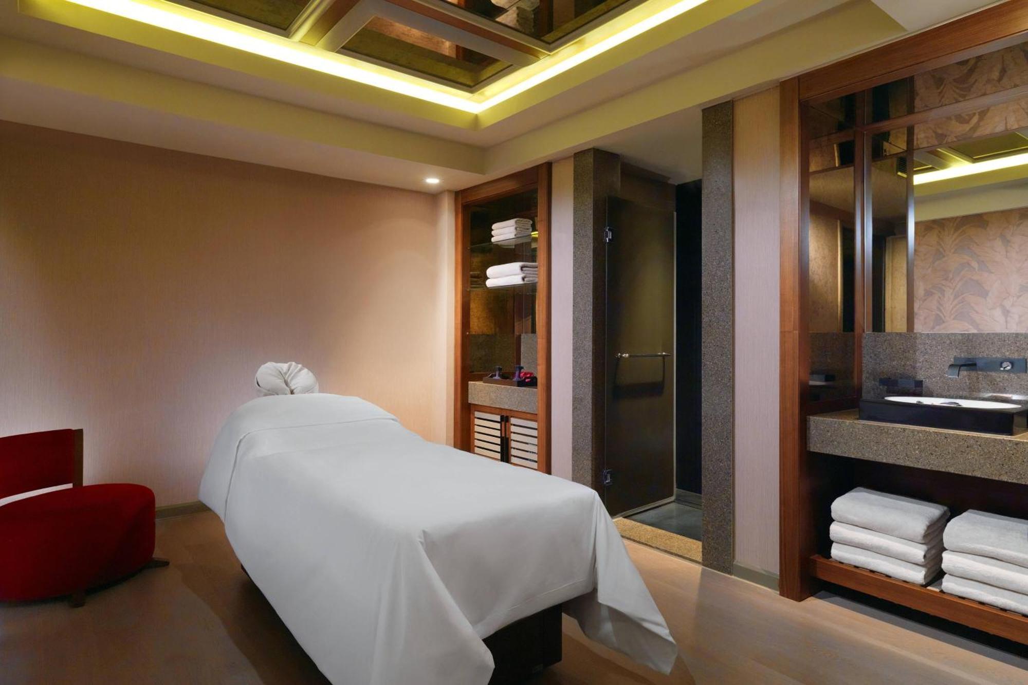 Sheraton Bursa Hotel Exterior foto A treatment room at the spa
