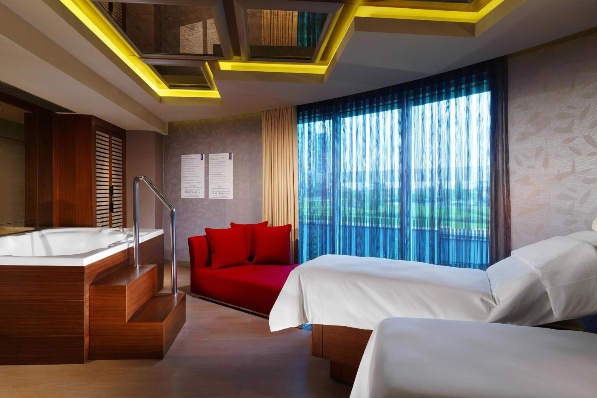 Sheraton Bursa Hotel Exterior foto A guest room at the W Hotel in Beijing